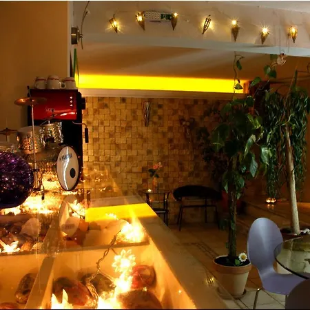 Kostis Città di Skiathos