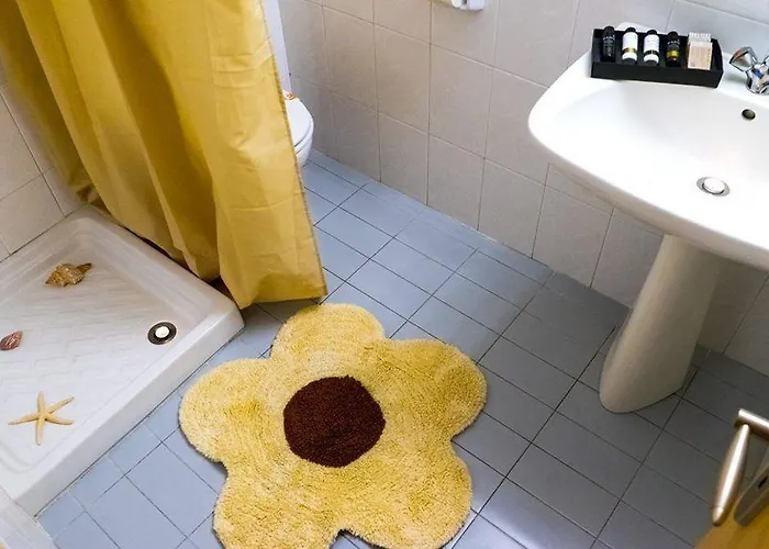 Kostis * העיירה סקיאתוס